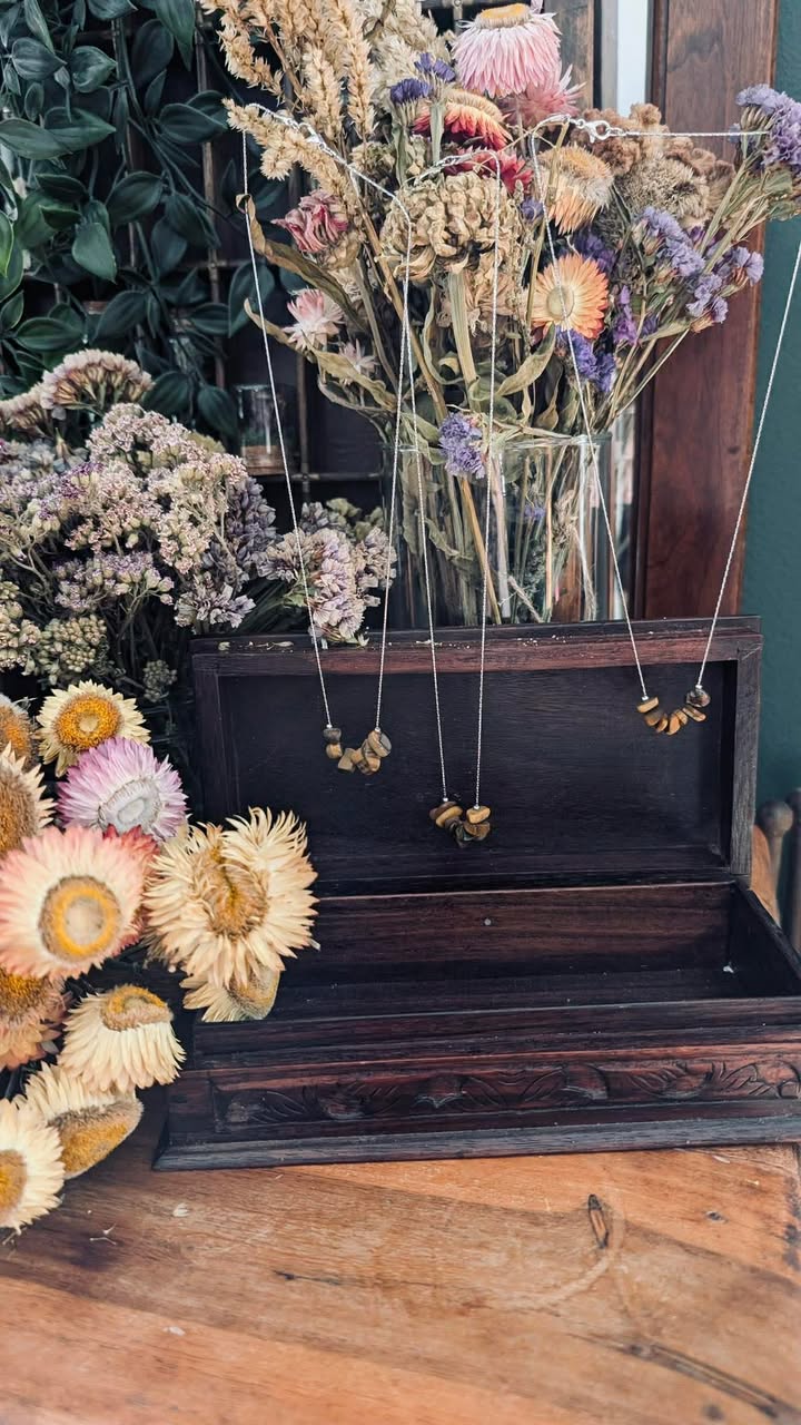 Everyday Charm- A Minimalist Necklace with Polished Semi-Precious Stone Chips