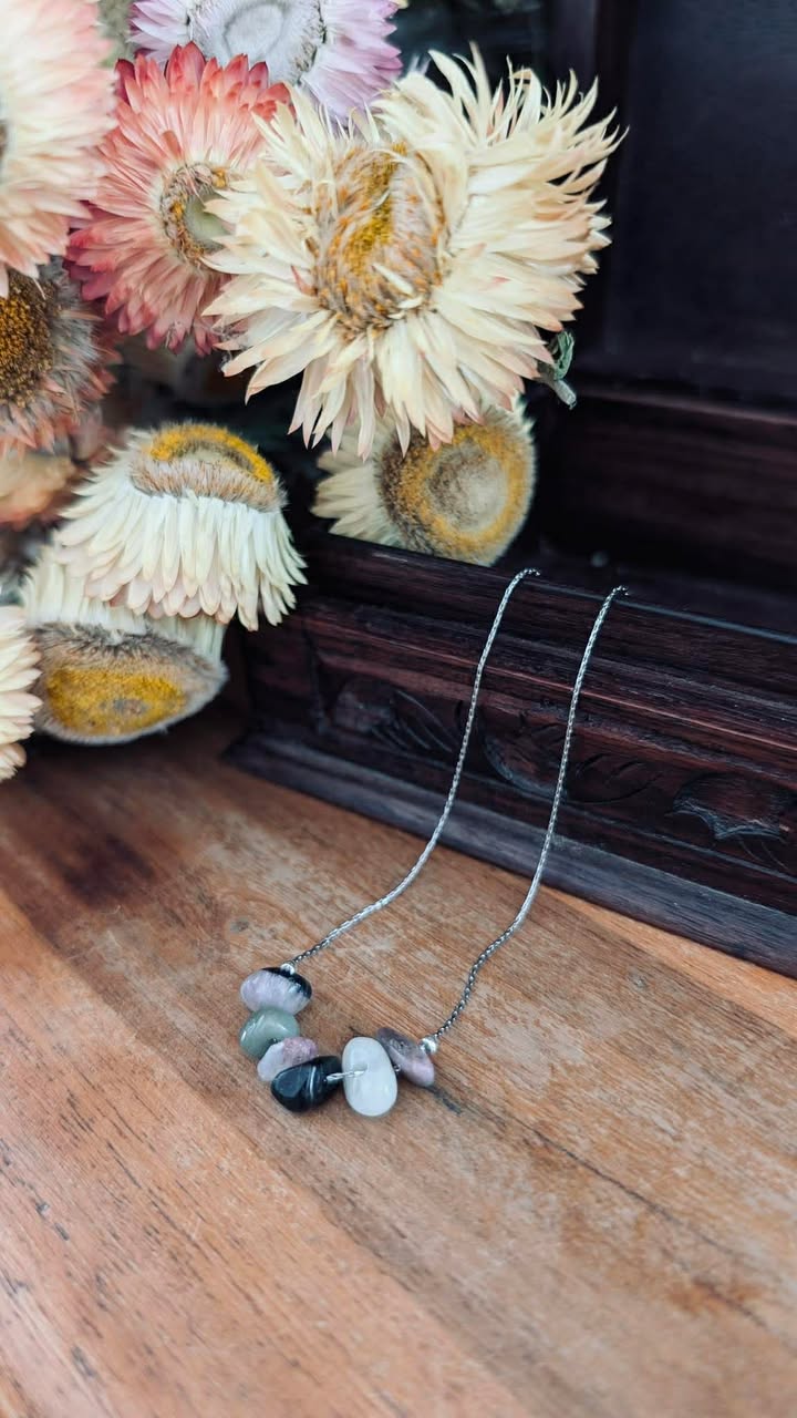 Everyday Charm- A Minimalist Necklace with Polished Semi-Precious Stone Chips