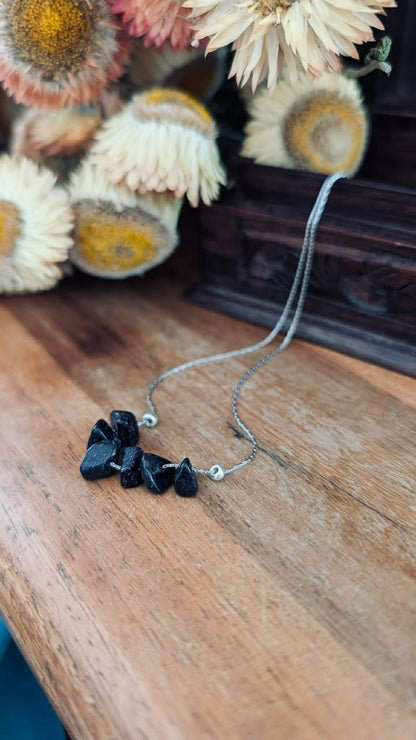 Everyday Charm- A Minimalist Necklace with Polished Semi-Precious Stone Chips